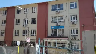 Muallim Naci İlkokulu