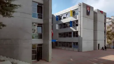 Halil Bedii Yönetken Ortaokulu