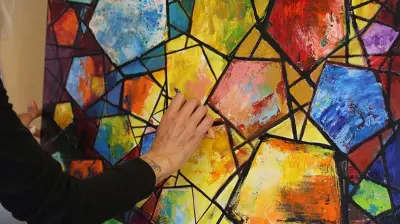 Üçgen sanat atölyesi