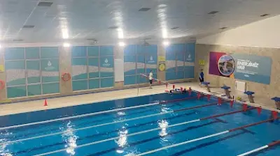 İBB Sefaköy Kapalı Yüzme Havuzu