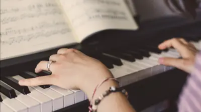 ÖZEL MAVİ ŞAPKA SANAT MÜZİK VE RESİM KURSU