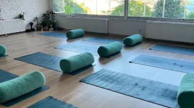 Rabbit Hole Yoga & Stüdyo