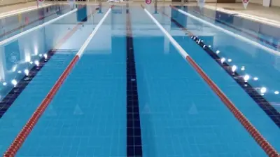 Zeytinburnu Beştelsiz Yarı Olimpik Yüzme Havuzu
