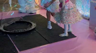 Bubble Show Girl