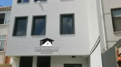 THE WHITE HOUSE ENGLISH ACADEMY