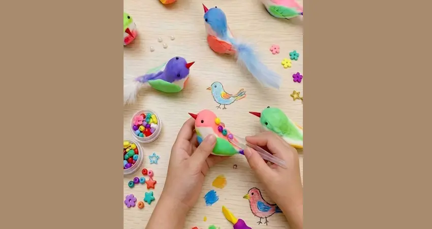 OYUN HAMURU VE TÜYLERDEN 3 BOYUTLU KUŞ FİGÜRÜ